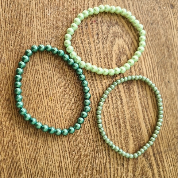 Bracelets - Picture 1 of 4